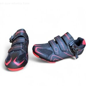 Kesco Black and Red Cycling Shoes \ 10.5 Women/8 Men